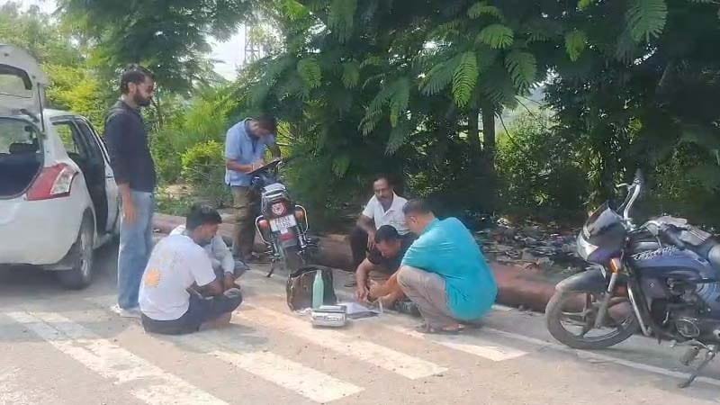 चरस के साथ बाइक सवार दो युवक गिरफ्तार, पुलिस ने मामला दर्ज कर शुरू की जांच