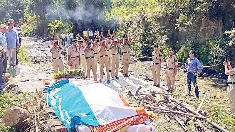 गगरेट की BSF महिला हैड कांस्टेबल का राजकीय सम्मान के साथ अंतिम संस्कार
